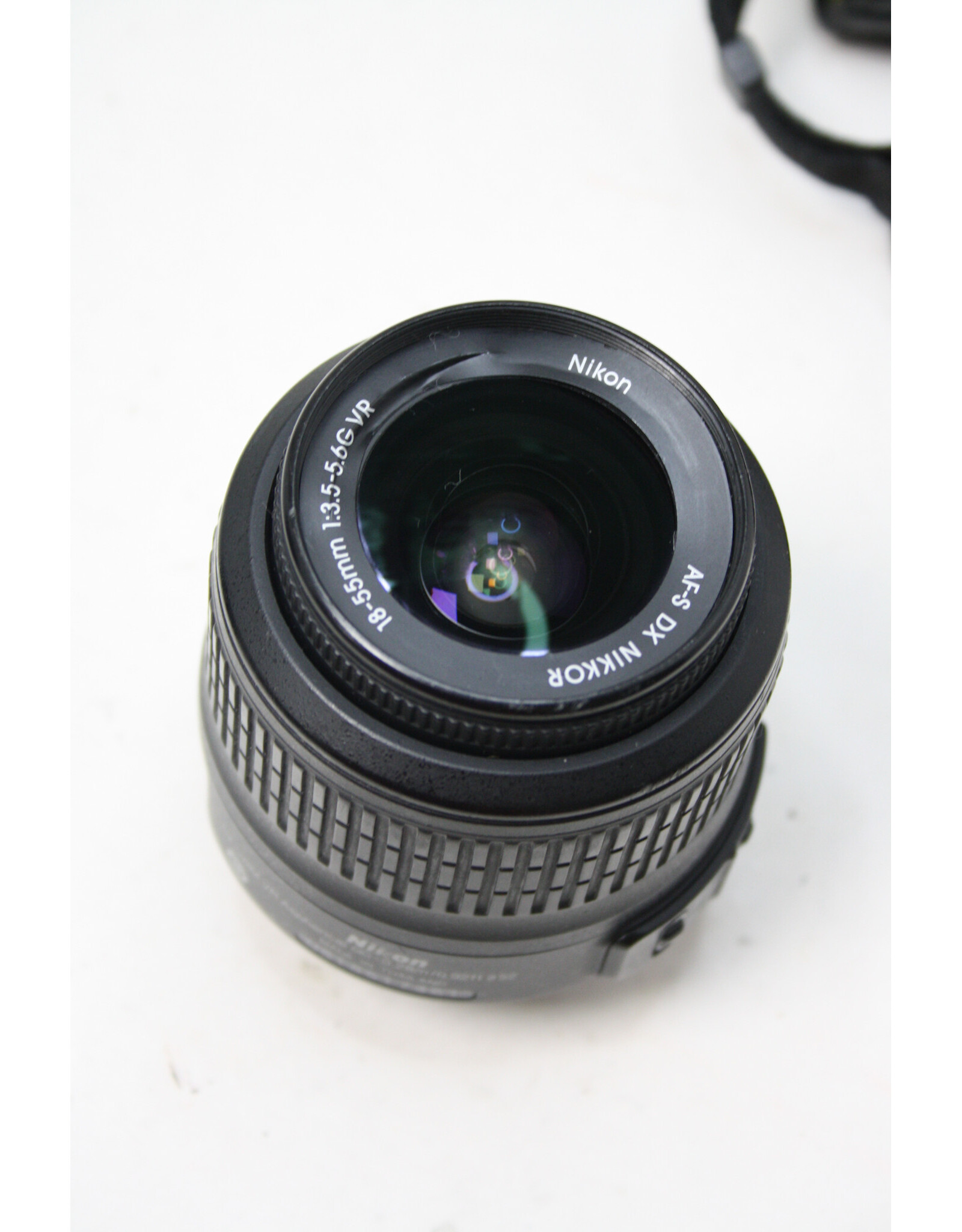 Nikon Nikon D5500 24.2MP DSLR Camera red /AF-S 18-55mm VR Lens (Pre-owned)