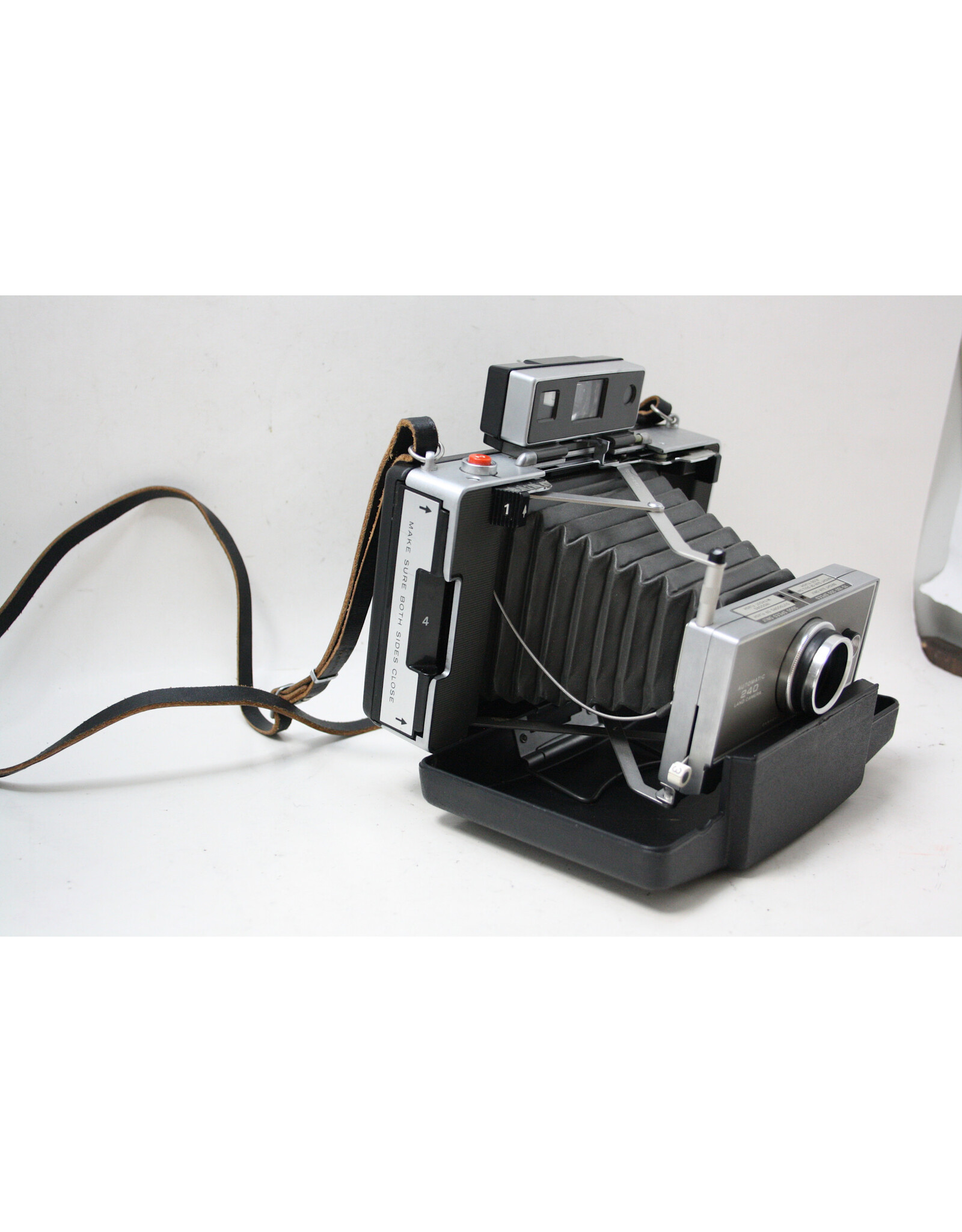 Polaroid Polaroid Automatic 240 Land Camera with Case and Accessoires | UNTESTED