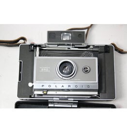 Polaroid Polaroid Automatic 240 Land Camera with Case and Accessoires | UNTESTED