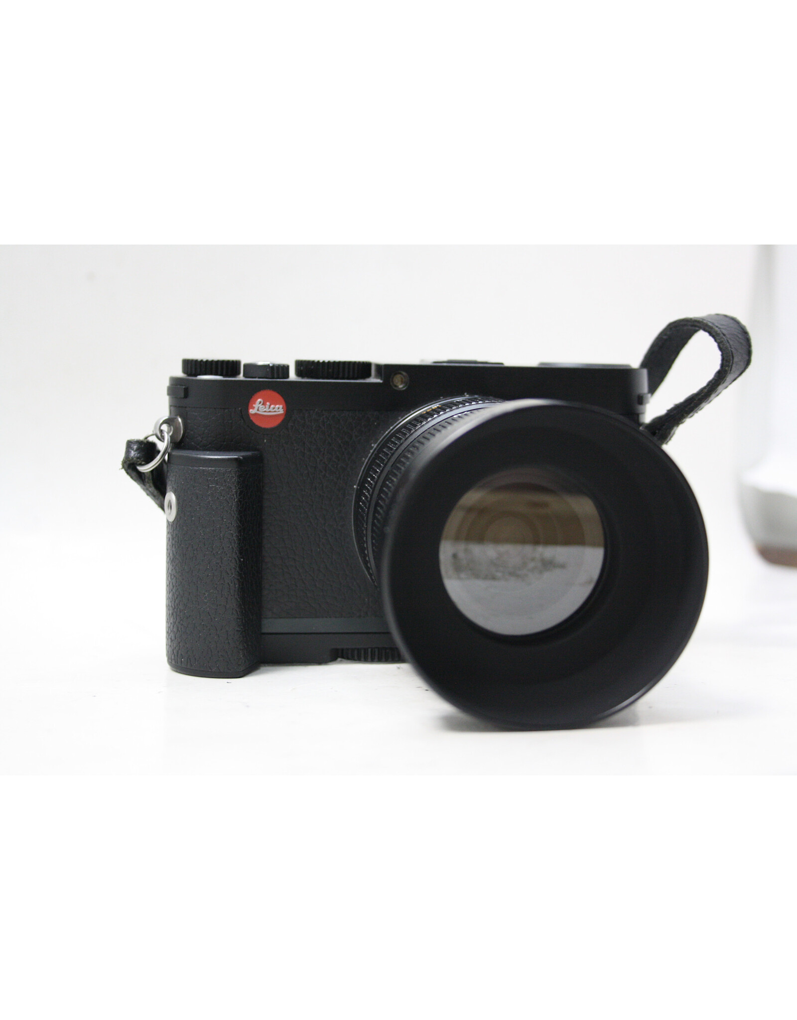 Leica X Vario Compact Digital Camera w/ Vario Elmar 28-70 mm f/3.5-6.4 ASP (Pre-owned)