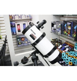 Meade White Meade Newtonian D=114 mm  F=1000mm f/8.8   w/ manual mount, tripod, and finder