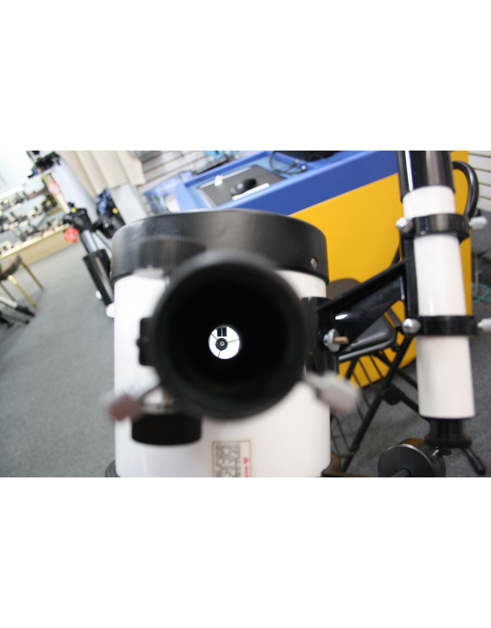 Meade White Meade Newtonian D=114 mm  F=1000mm f/8.8   w/ manual mount, tripod, and finder