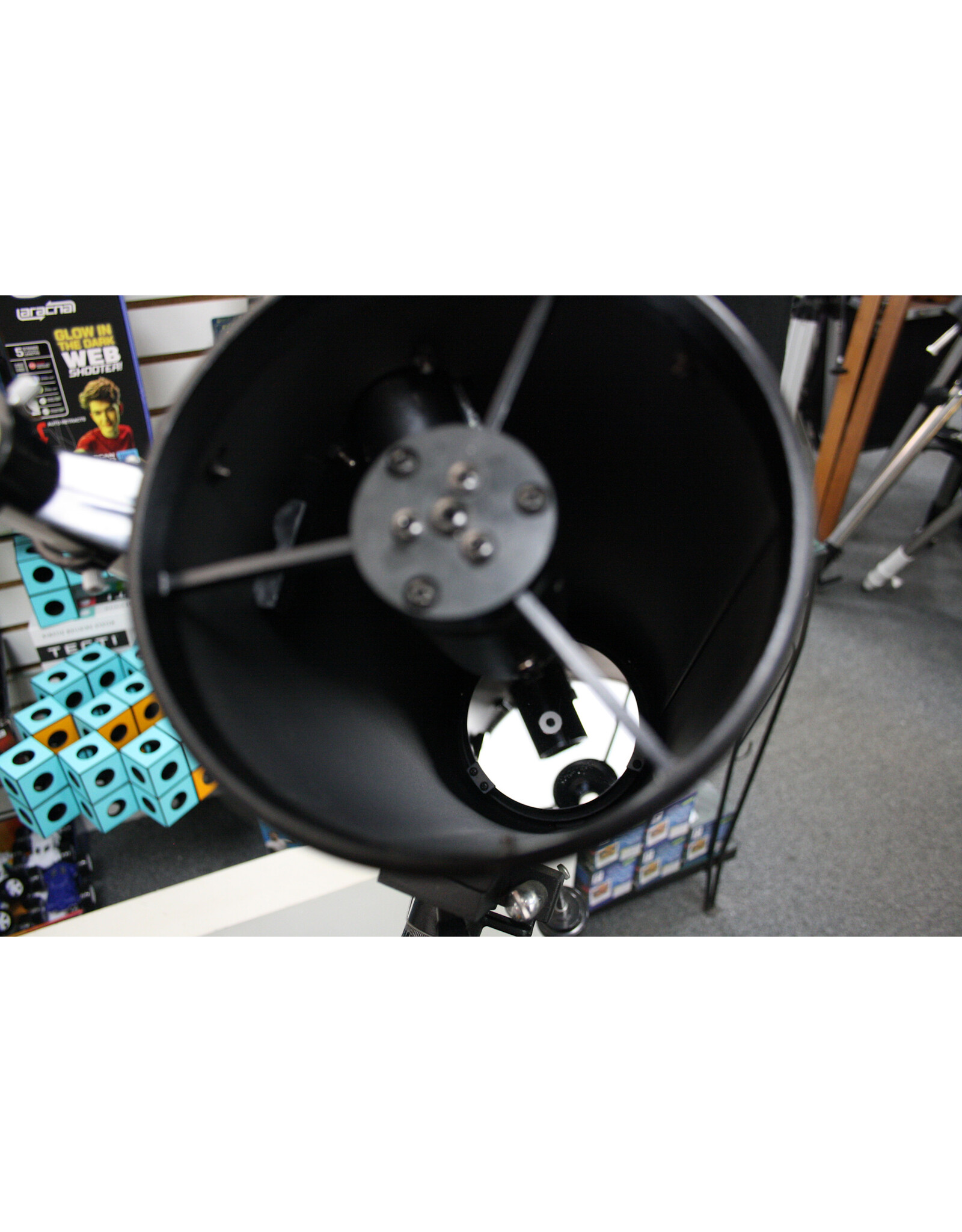 Meade White Meade Newtonian D=114 mm  F=1000mm f/8.8   w/ manual mount, tripod, and finder