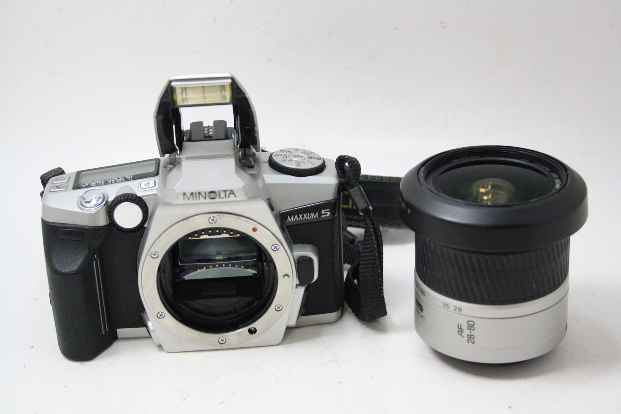 Minolta Maxxum 5 35mm Film Camera with 28-80mm 3.5-5.6 D (TESTED