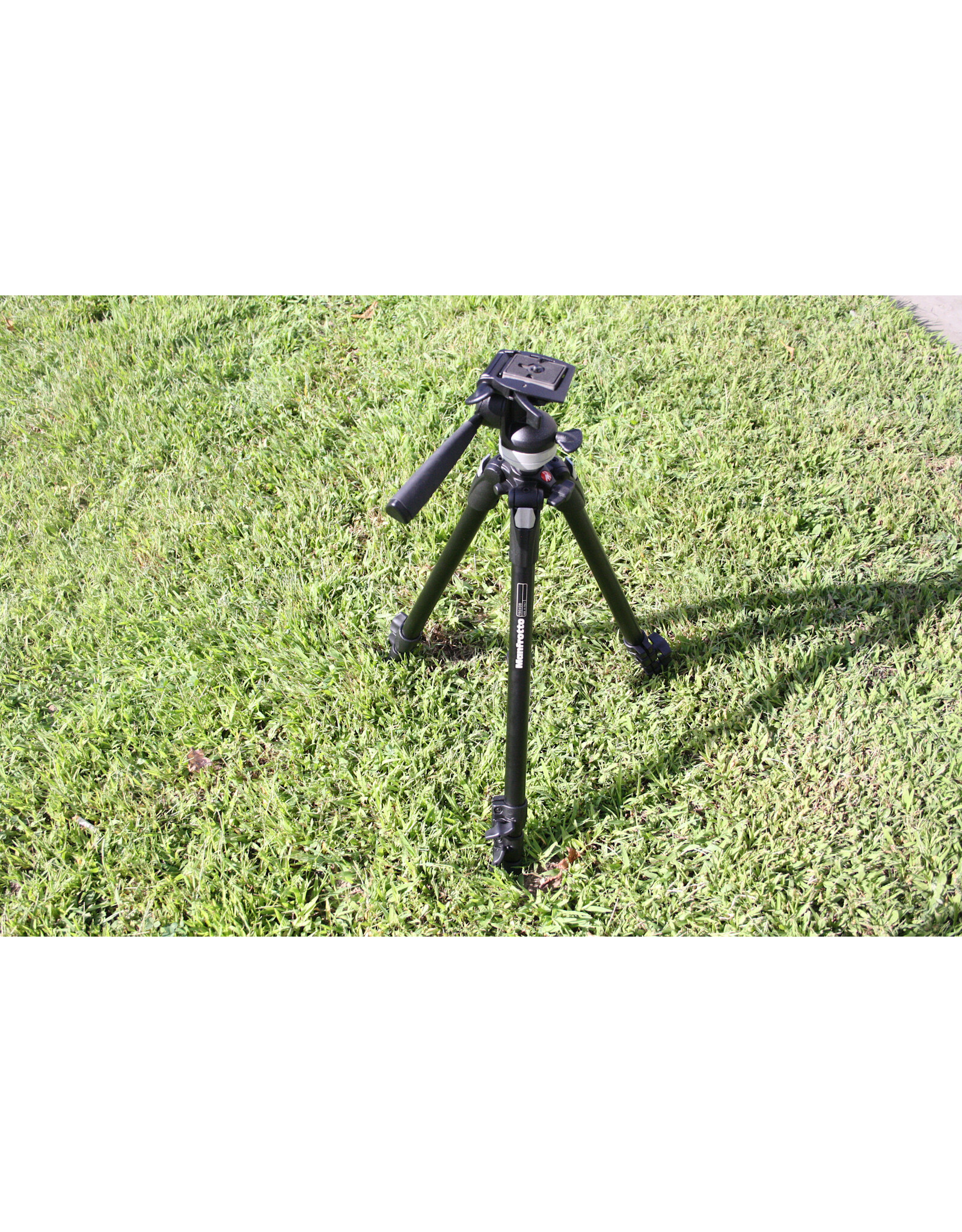 Bogen/Manfrotto Manfrotto 190XDB Tripod W/ Manfrotto 390RC2 3 Way Swivel Head