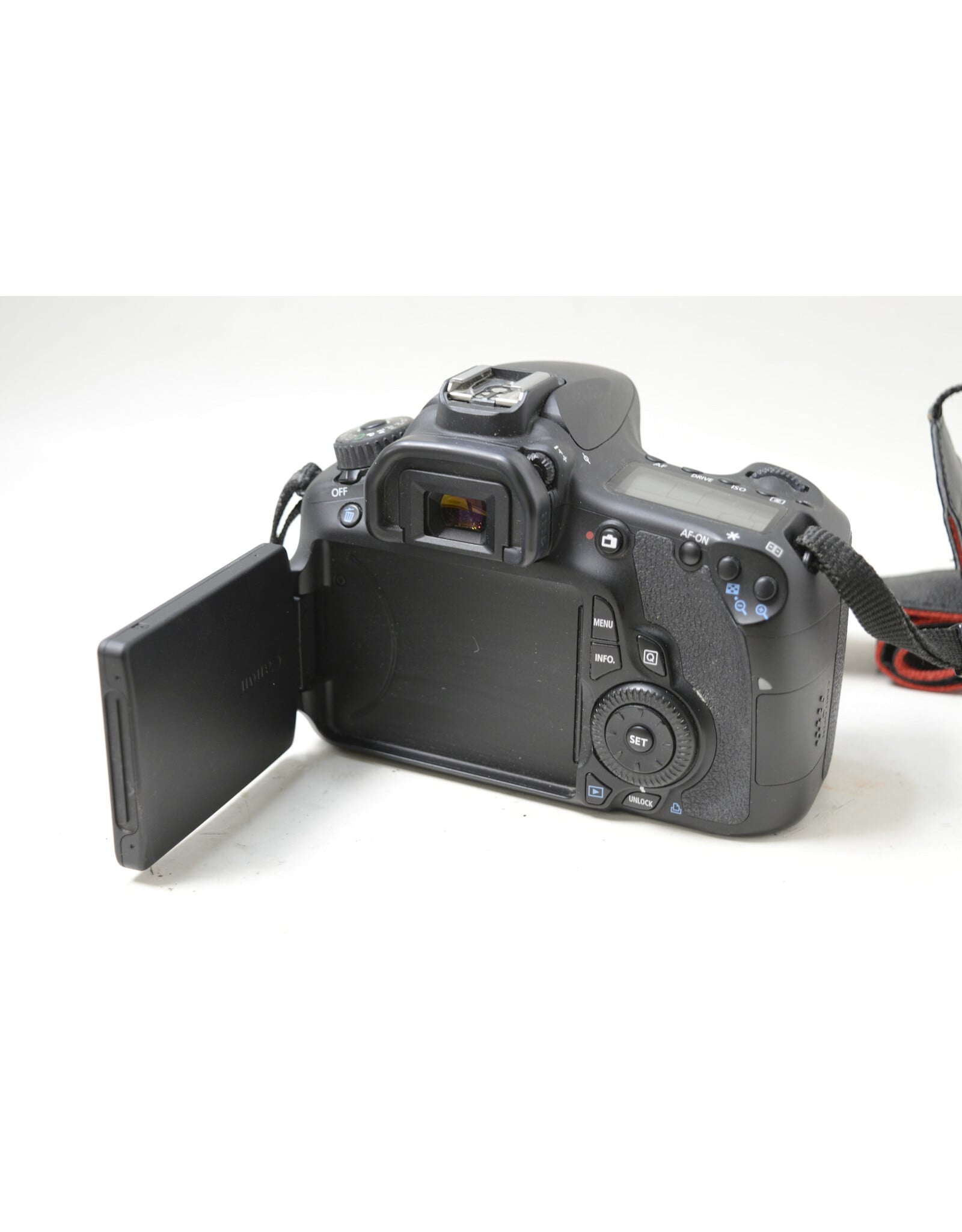 Canon EOS 60D 18MP DSLR Camera w/ EF-S 18-135mm IS Lens with Charger & 2 Batteries