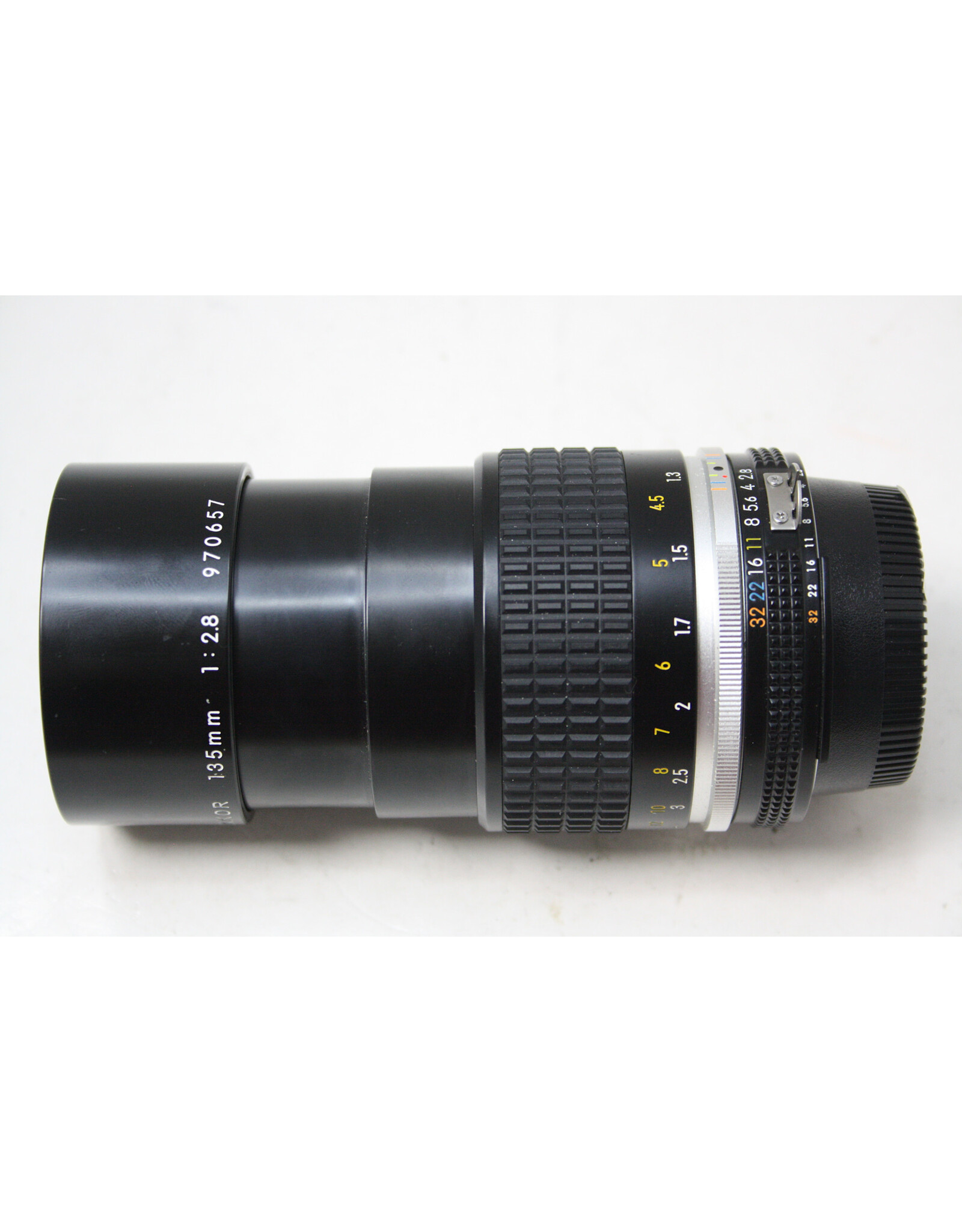 Nikon [Excellent] Nikon Ai-S Nikkor 135mm f/2.8 MF Telephoto Lens (Pre-owned)