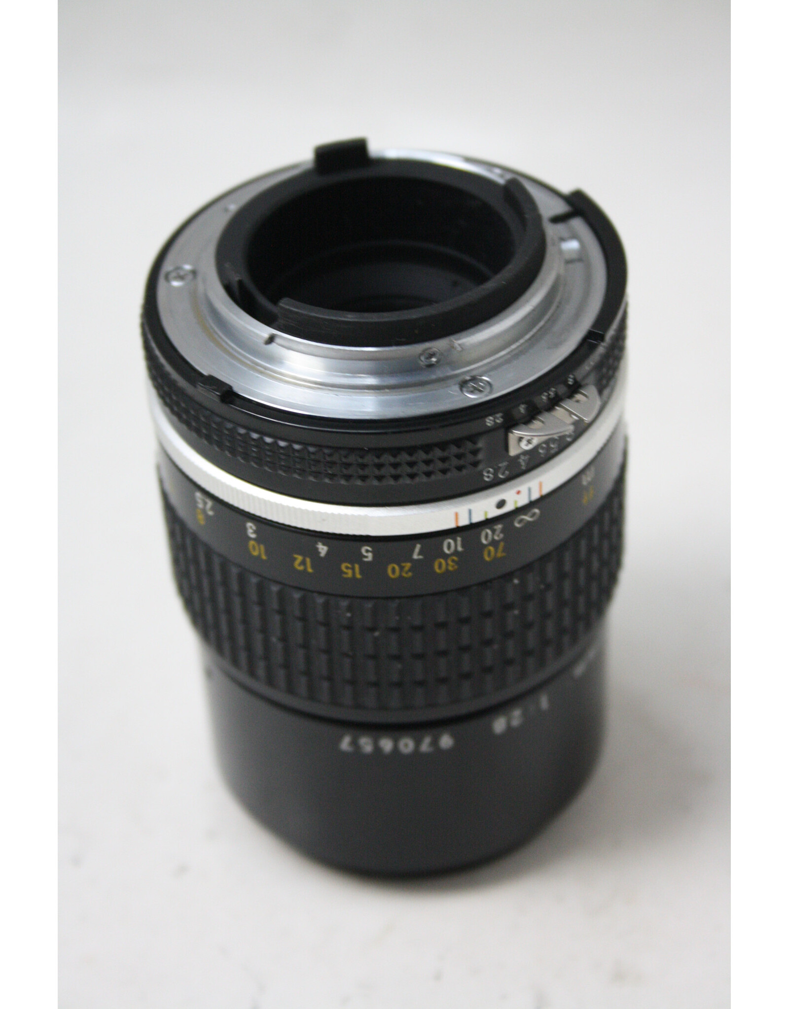 Nikon [Excellent] Nikon Ai-S Nikkor 135mm f/2.8 MF Telephoto Lens (Pre-owned)