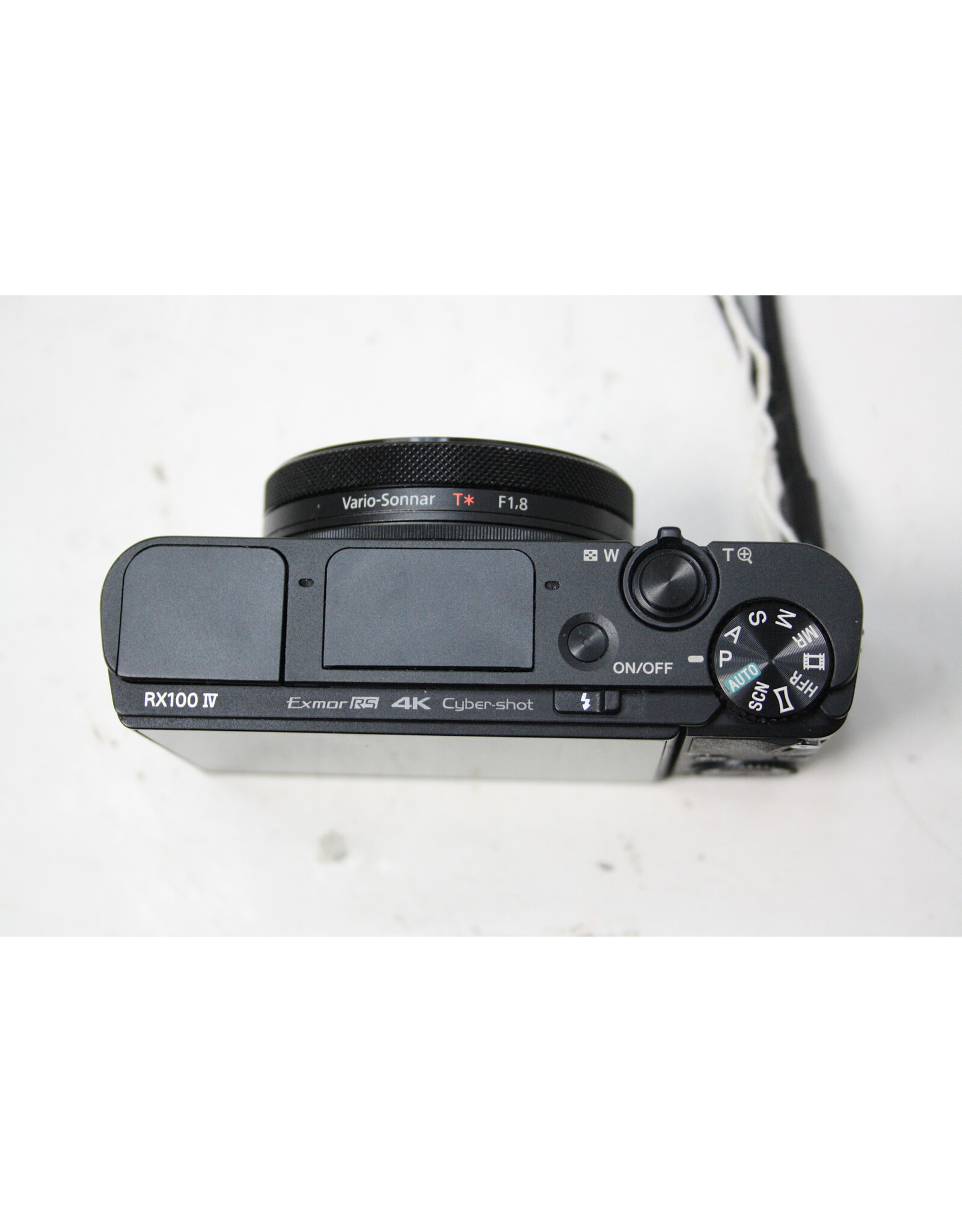 Sony Cyber-shot DSC-RX100 IV(M4) 20.1MP, 2.9x Zoom Compact Digital Camera with Case (Pre-Owned)