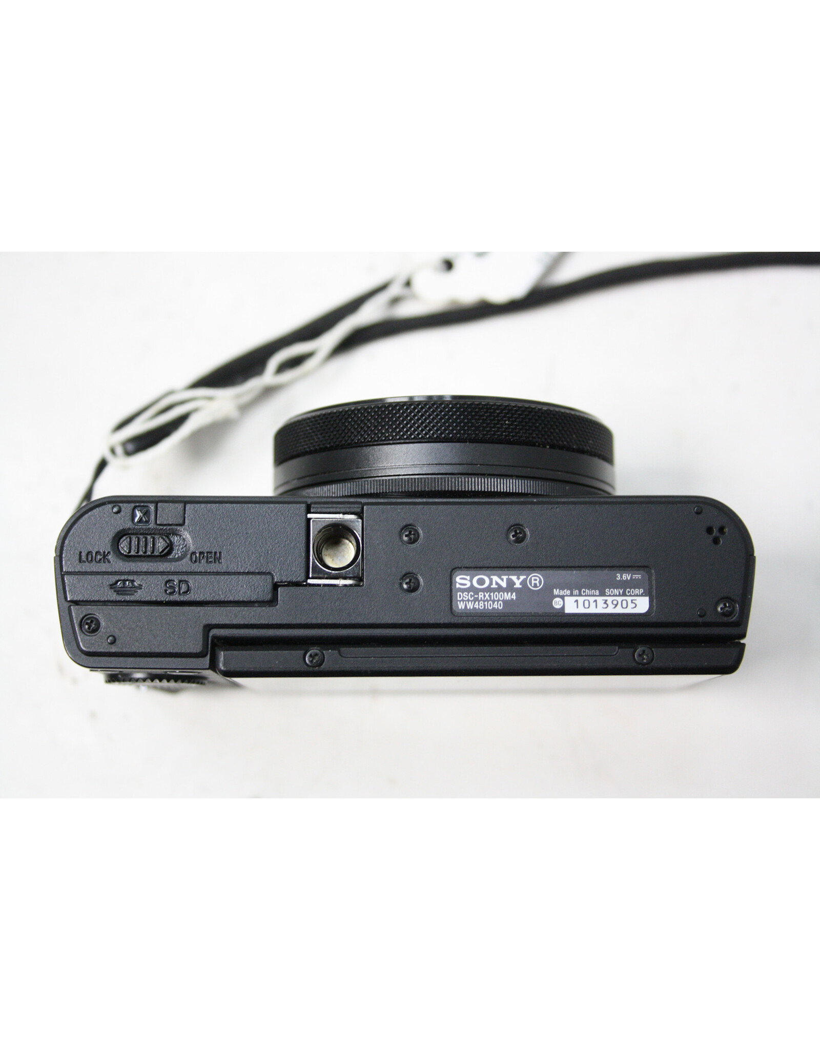 Sony Cyber-shot DSC-RX100 IV(M4) 20.1MP, 2.9x Zoom Compact Digital Camera with Case (Pre-Owned)
