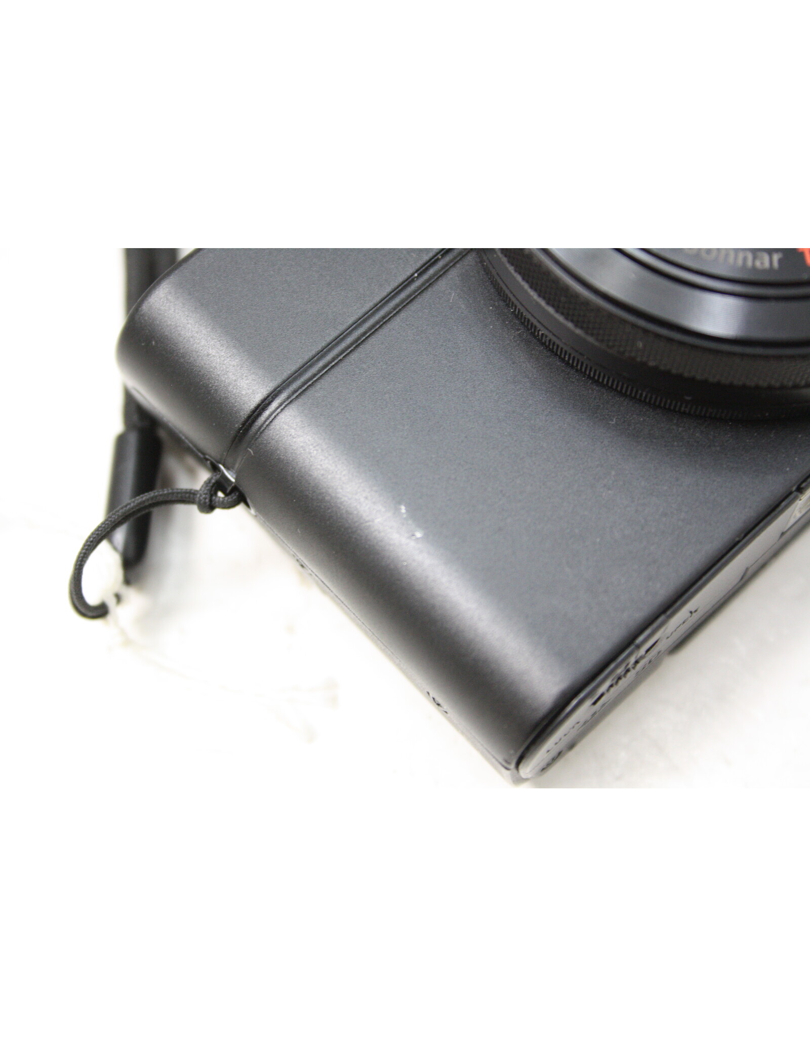 Sony Cyber-shot DSC-RX100 IV(M4) 20.1MP, 2.9x Zoom Compact Digital Camera with Case (Pre-Owned)