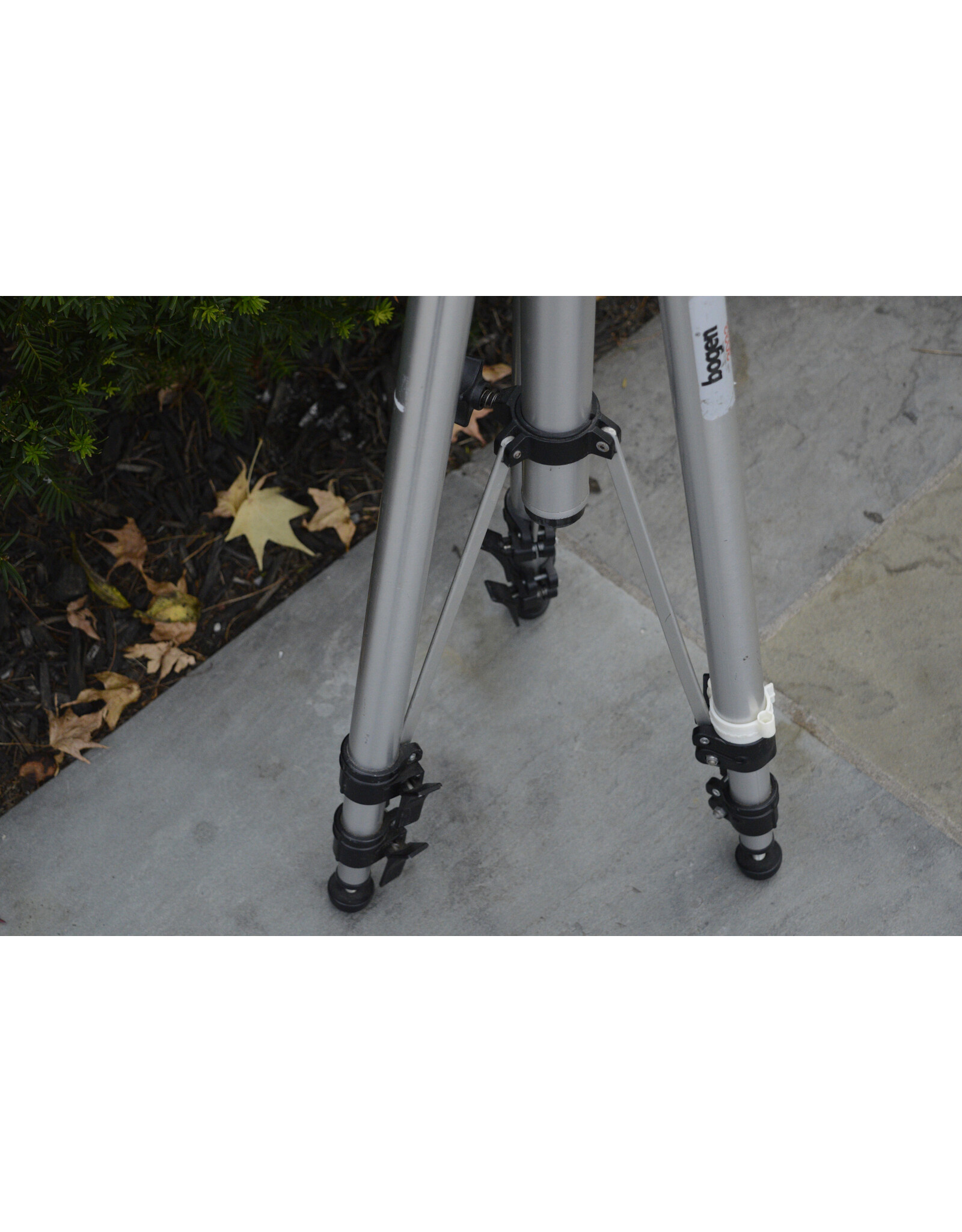 Bogen Bogen Model #3033 Tripod with Bogen #3057 Heavy Duty tripod Head with QR Plate (Pre-owned)