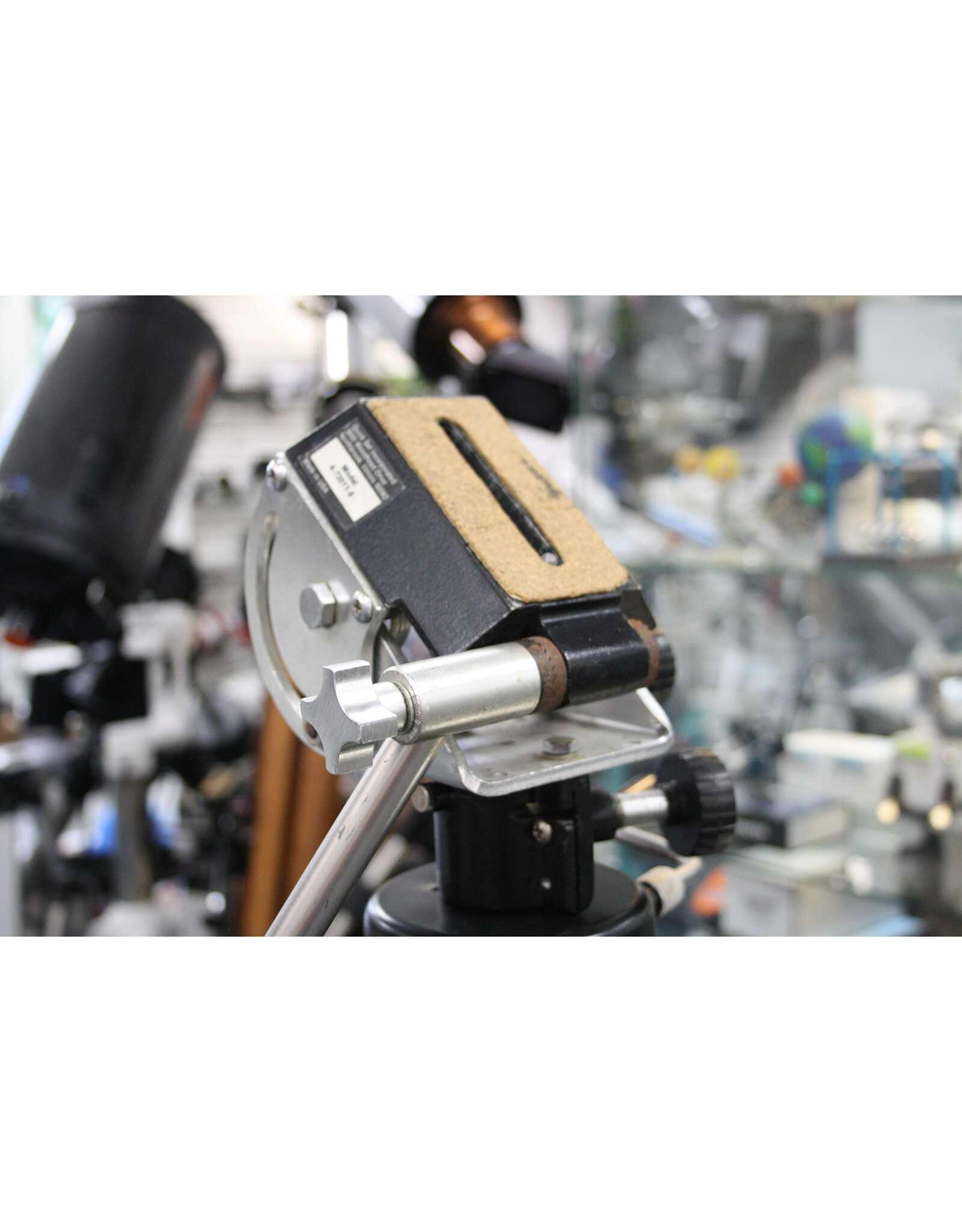 Quickset QuickSet 4-73010-7 Tripod With Quickset Head 4-72011-6 Camera Video production (Pre-owned)