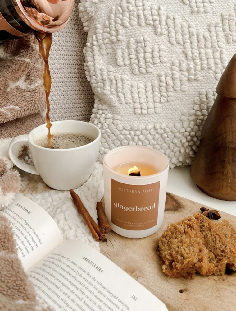 Northern Rose Gingerbread Candle