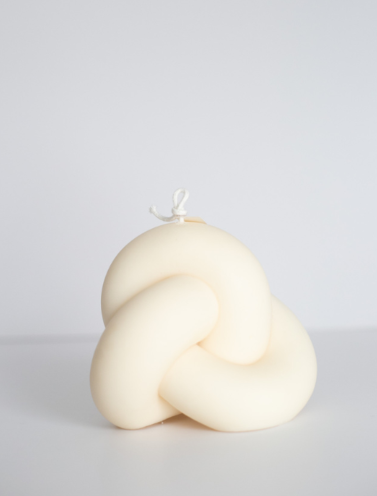 Northern Rose Naomi Knot Candle