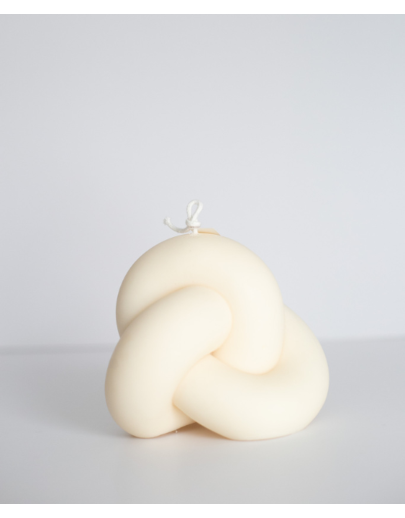 Northern Rose Naomi Knot Candle