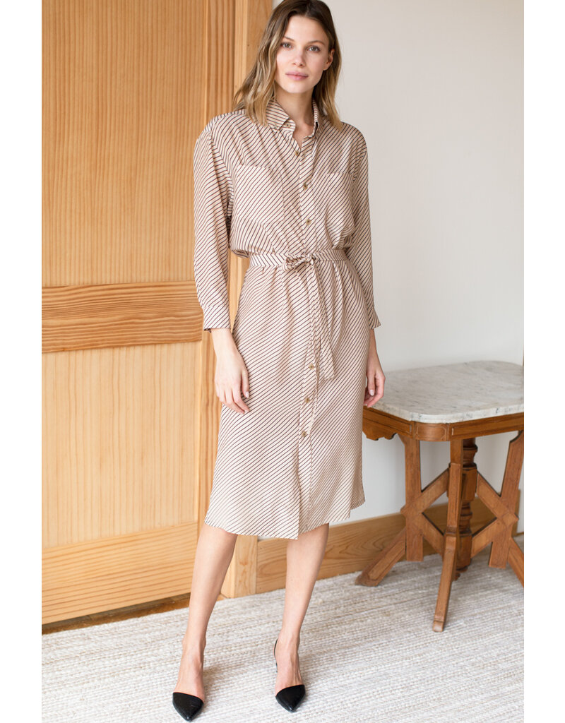 https://cdn.shoplightspeed.com/shops/609822/files/57482801/800x1024x2/emerson-fry-ry-shirtdress.jpg