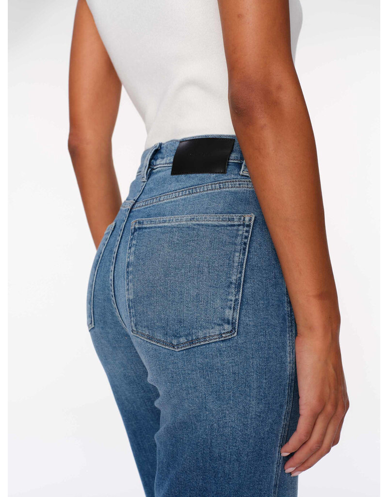 DL 1961 Thea Relaxed Boyfriend