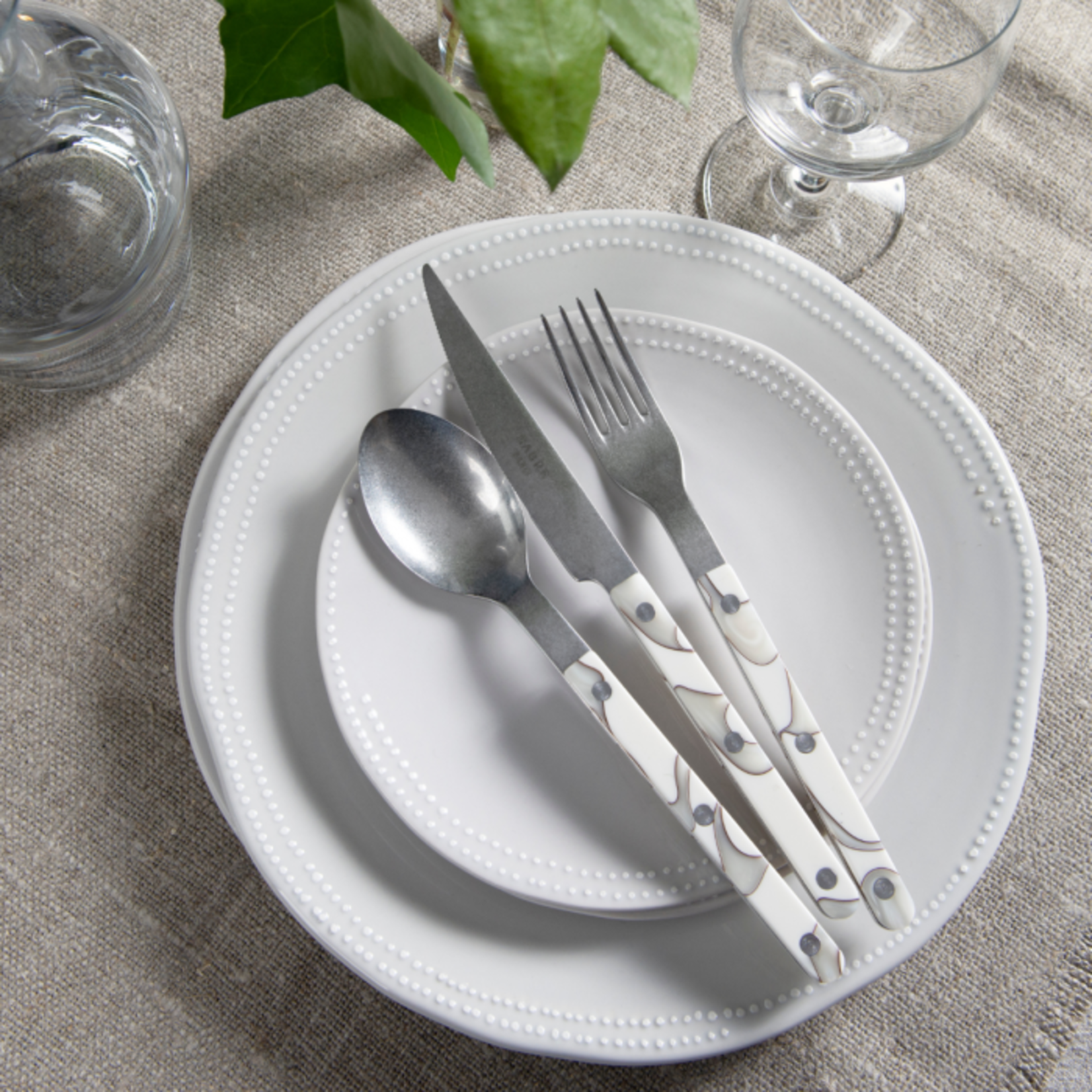 Sabre SABRE PARIS Bistro Vintage Dune Ivory- 5 pc Place Setting