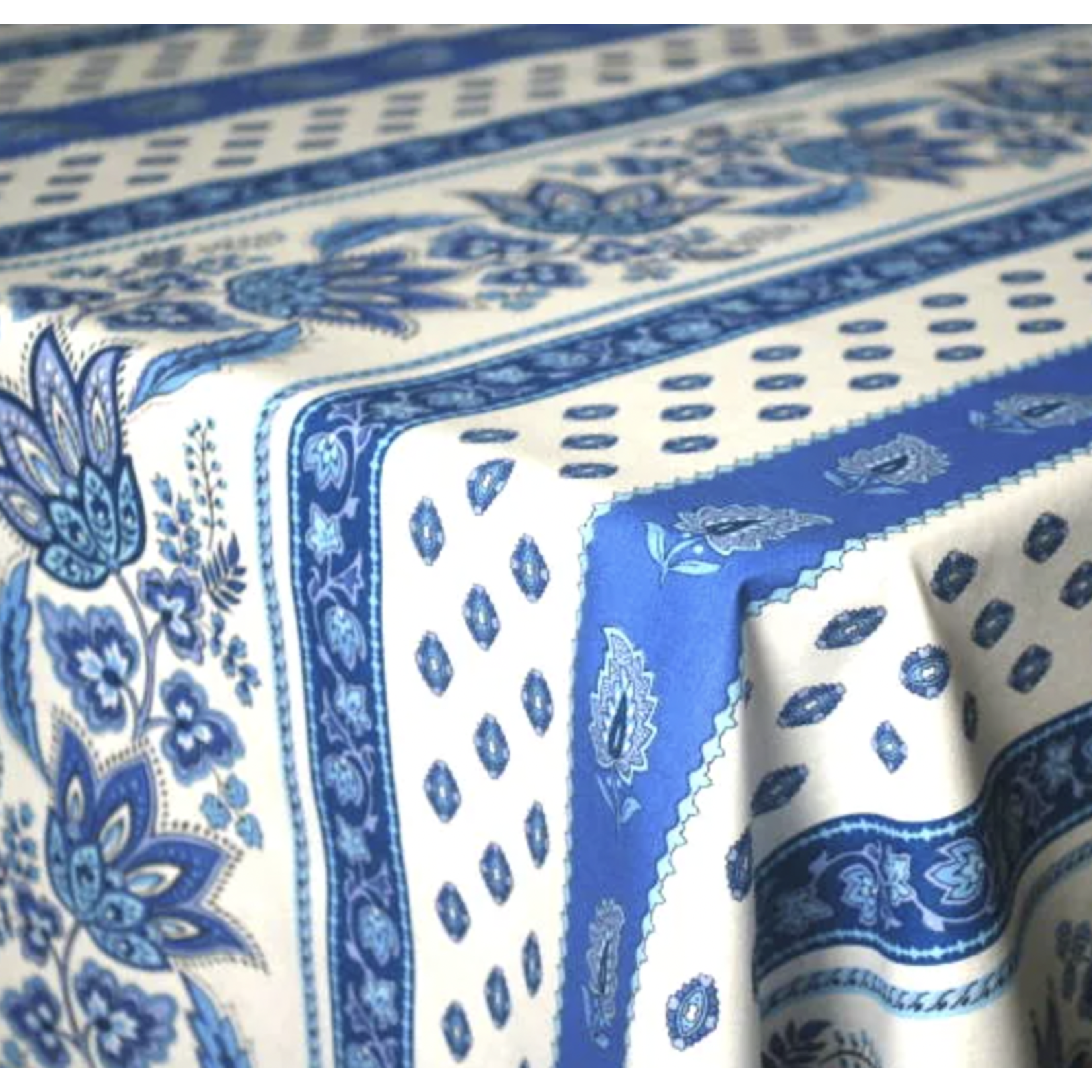 Le Cluny Lisa White/Blue Treated Tablecloth 84x60