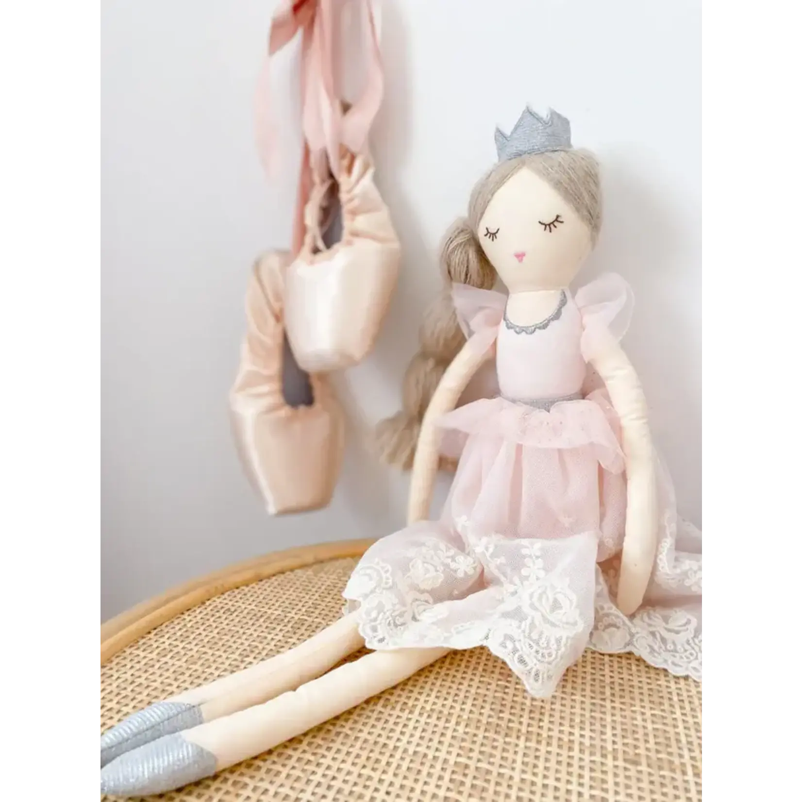 Mon Ami MON AMI Princess Olivia Doll