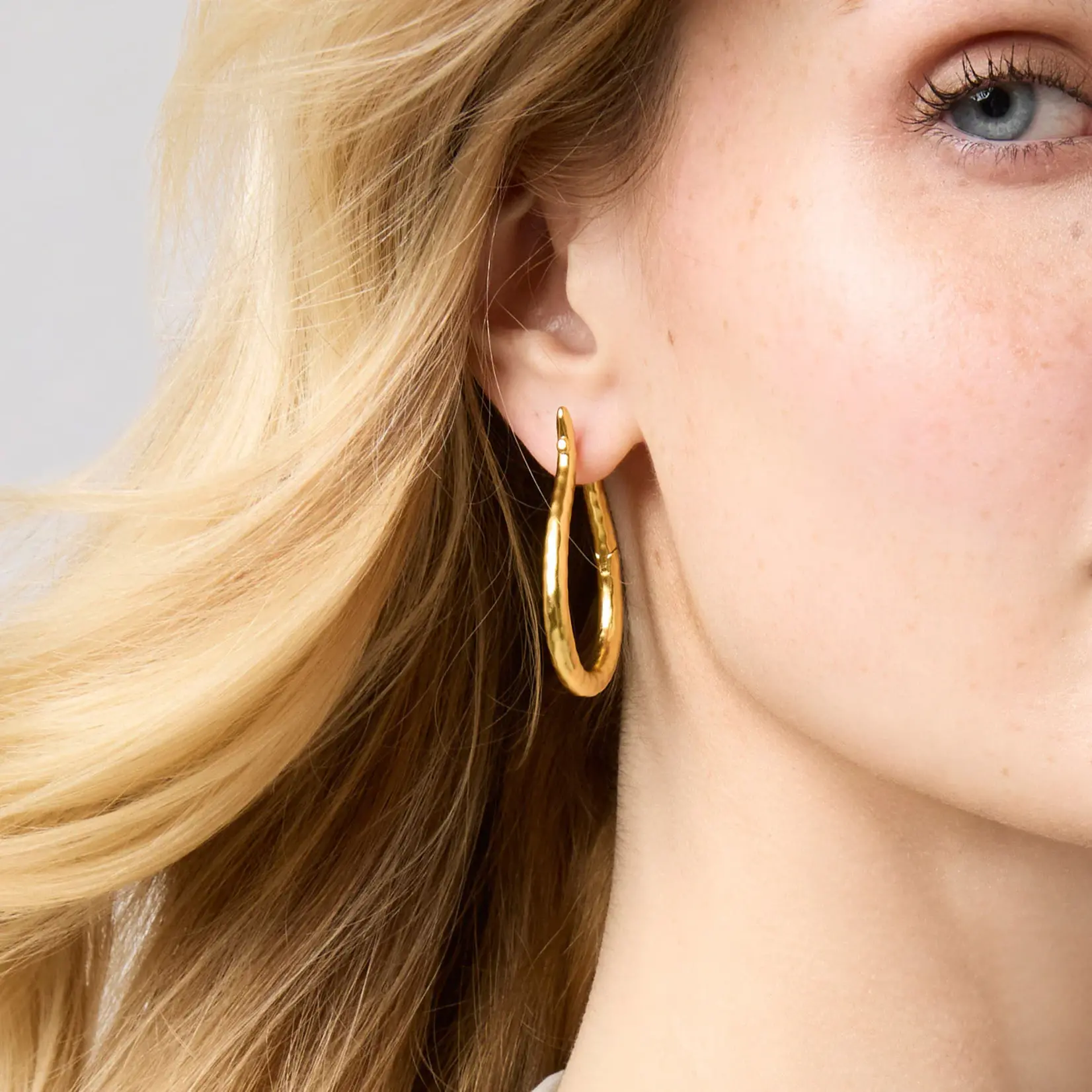 Julie Vos JULIE VOS Saratoga Hoop-Gold-Medium