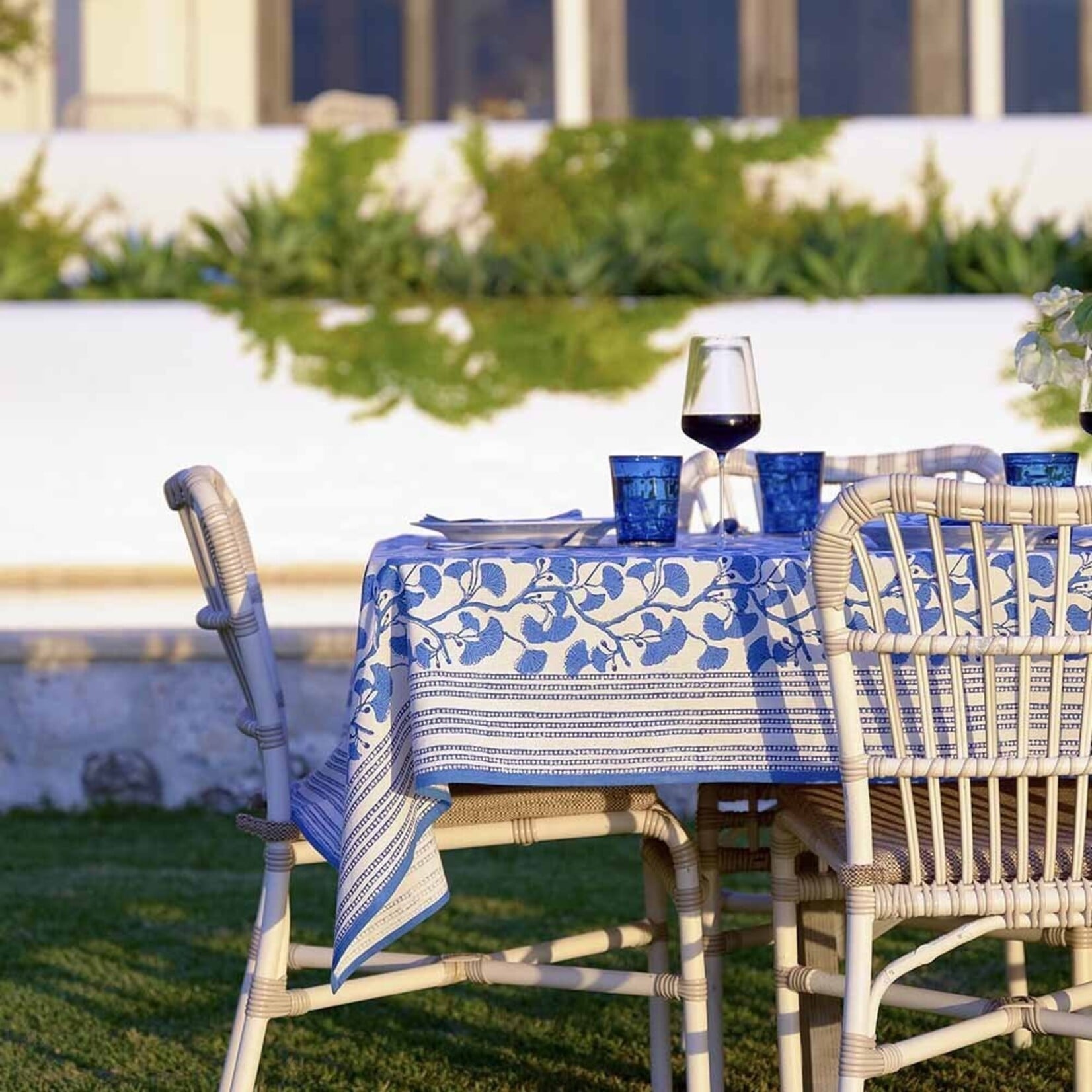 Pomegranate POMEGRANATE Ginkgo Blue Tablecloth