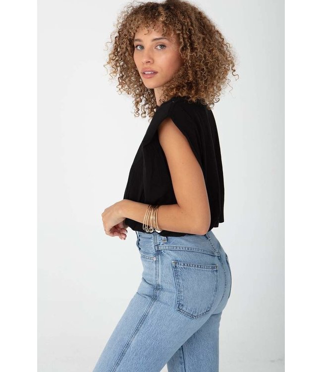 STILLWATER STRONG SHOULDER CROP TANK