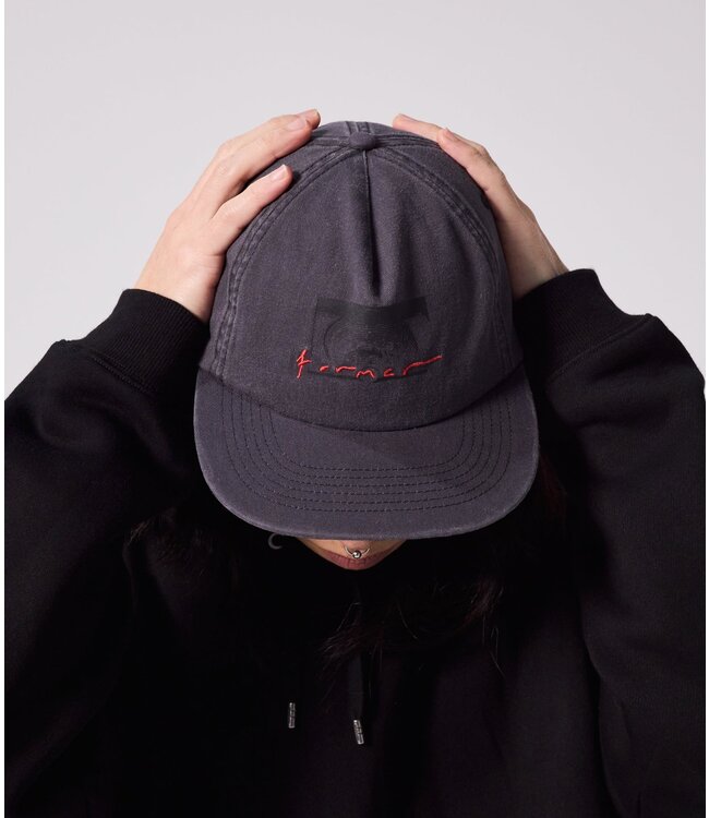 FORMER RAMPANT CRUX CAP