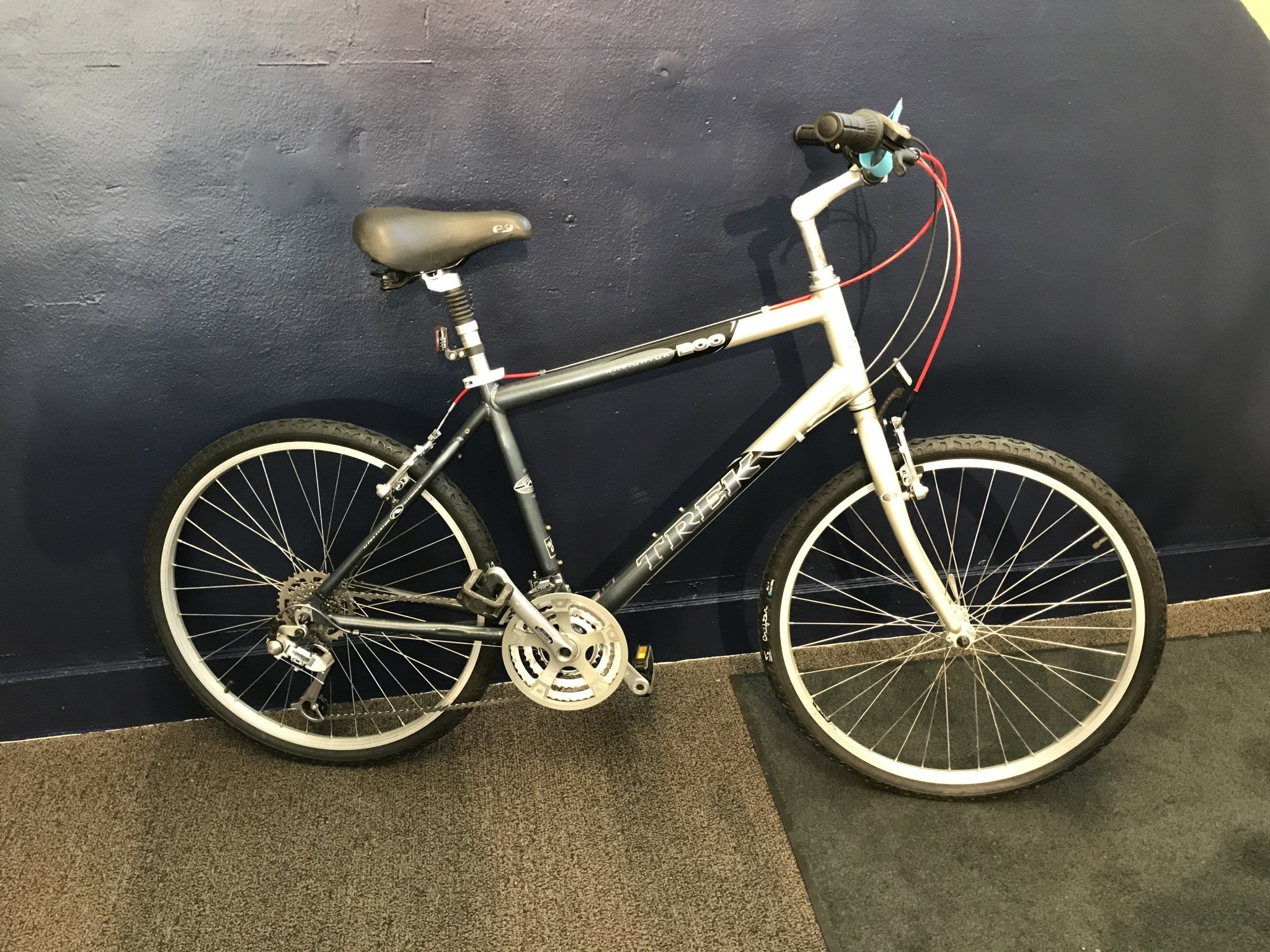 Trek Trek Navigator 2 18.5 Inch Grays 