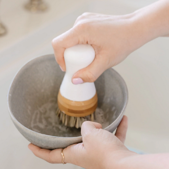 Nellie's Nellie's Forever Brush White Handle