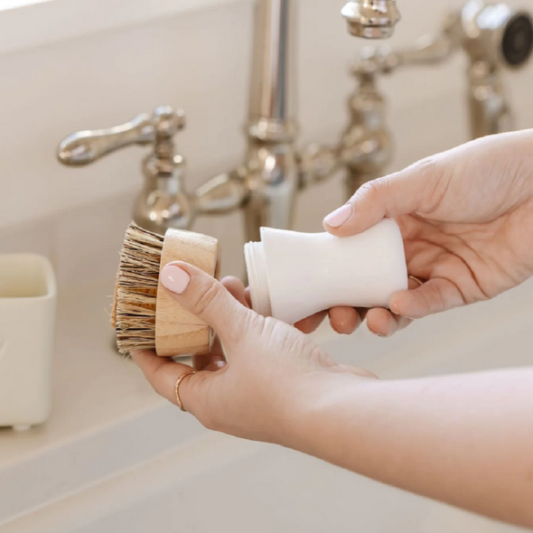 Nellie's Nellie's Forever Brush White Handle