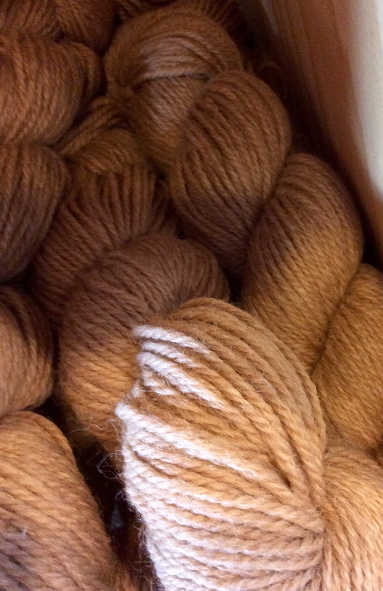 Cassis/Hennesey 3 Ply Sport 250 Yds 2.8 Oz