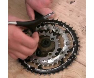 Changing chainring outlet