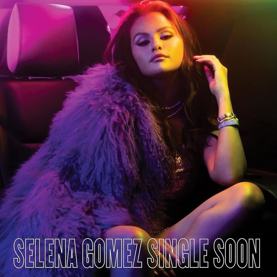 Selena Gomez – Single Soon (White)