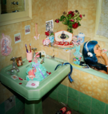 Ecca Vandal - Looking For People To Unfollow (Bathroom Blue)