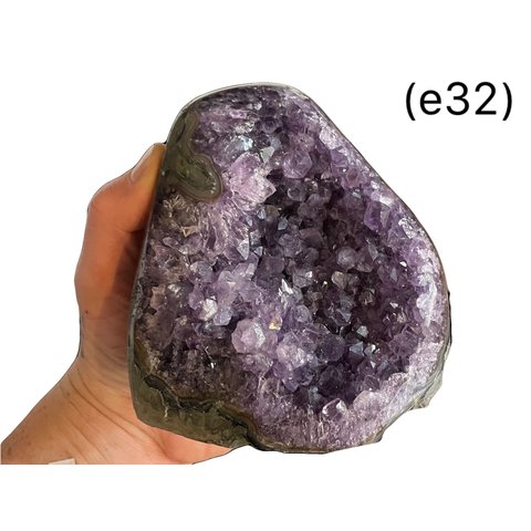 Amethyst -Standing Clusters/Cut Base (e32)
