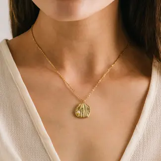 Lover’s Tempo Cove Pearl Necklace - Gold over Stainless Steel - Waterproof