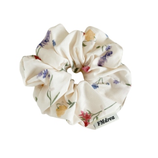 E&S Accessories Scrunchie - Beige with Floral