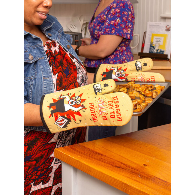 Blue Q Oven Mitt - Yell At Football