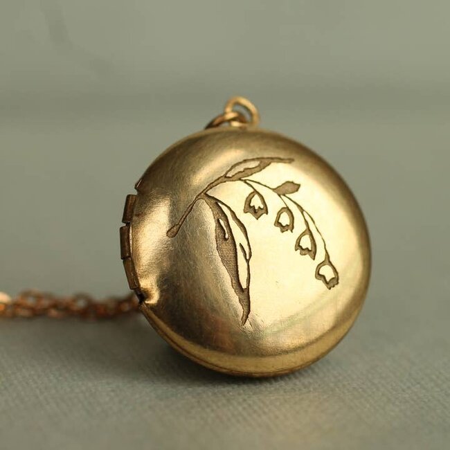Silk Purse, Sow's Ear Botanical Round Engraved Locket