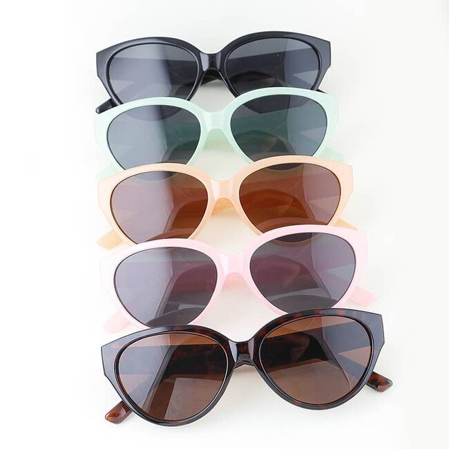 Chelsea - Bright Round Cat Eye