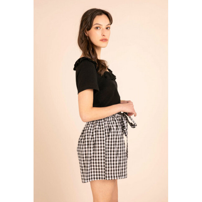 Ruffled collar T-shirt in Black