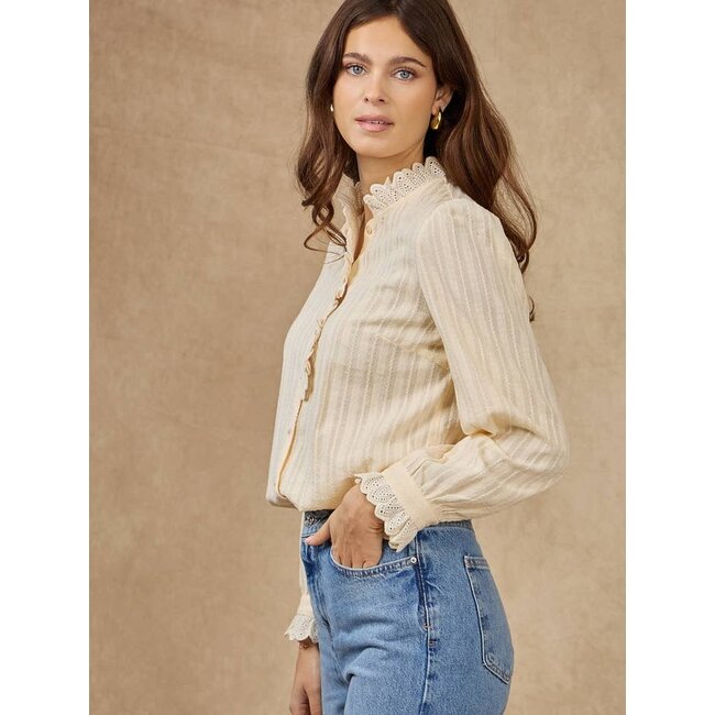 Cotton blouse With Ruffled English Embroidery