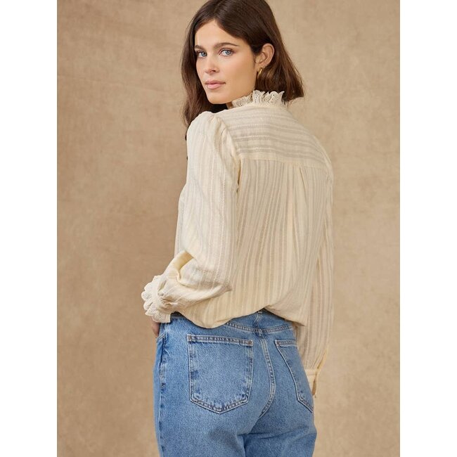 Cotton blouse With Ruffled English Embroidery