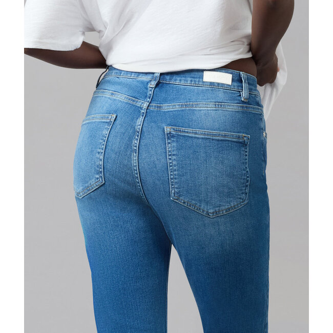 Lola jeans Billie-Morning Day Light - High Rise Bootcut Jeans - 31" Inseam