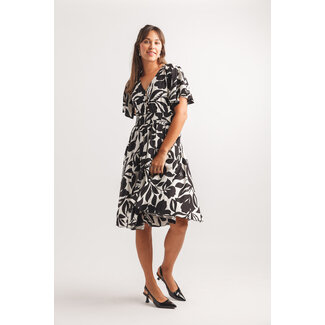 Papillon Floral Short Sleeve Henley Dress Black