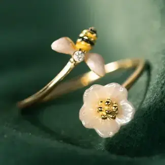 Adjustable Daisy Flower Bee Ring
