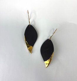 Cassie Stonewares Black Wings hooks