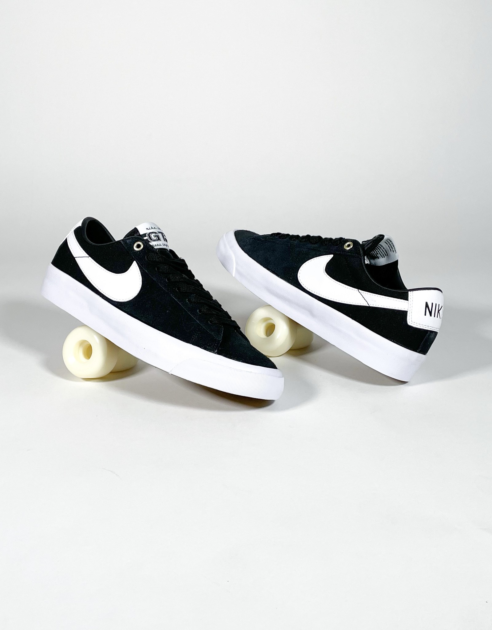 nike sb blazer zoom low black white